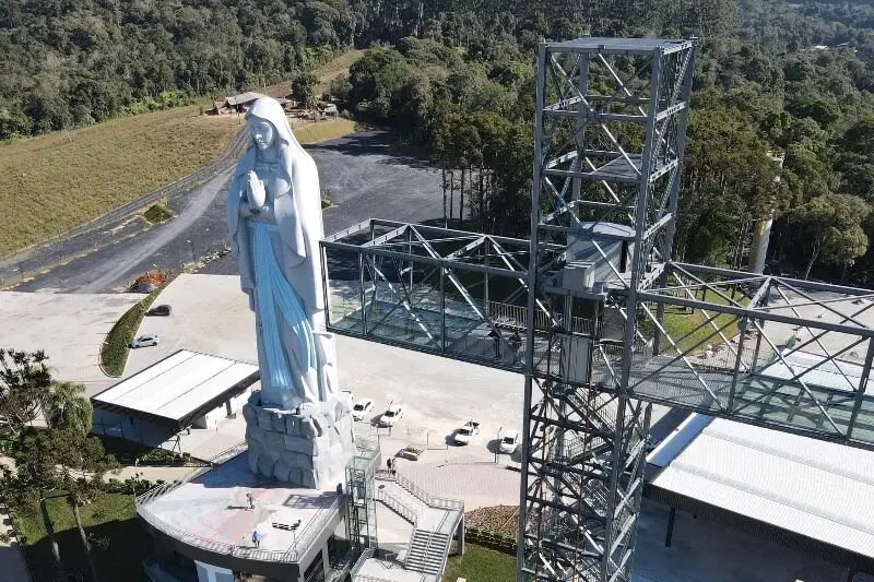 Entre as maiores cruzes do Brasil: cruz panorâmica de 50 metros em Ituporanga se consolida como destaque do turismo religioso em Santa Catarina.