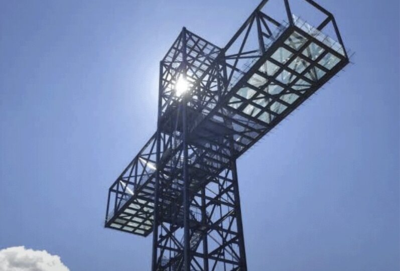 As cruzes gigantes que impulsionam o turismo e a fé dos brasileiros