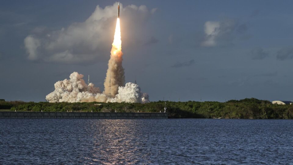 NASA lança missão espacial Artemis II, que deve levar o homem de volta à Lua