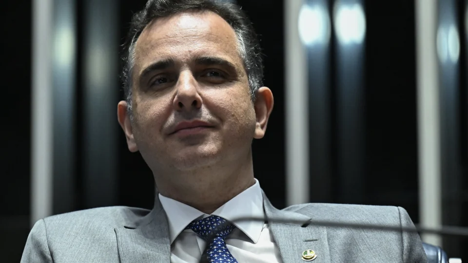 Rodrigo Pacheco se filia ao PSB