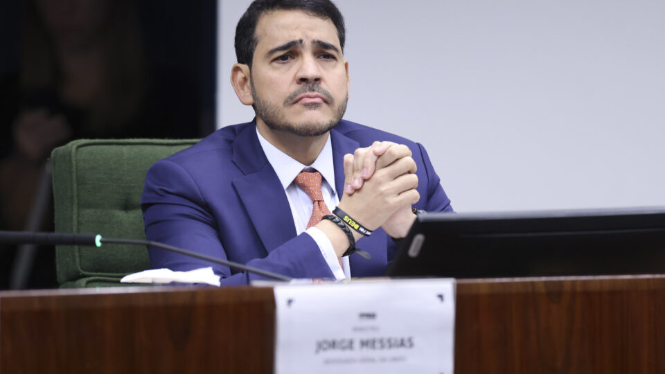 Quem é Jorge Messias e o que ele prometeu ao Senado para assumir o STF?