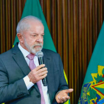 Empate com Flávio muda estratégia de Lula e reforça aposta do PT em “pacote de bondades” presidente Lula Flávio Bolsonaro pesquisas