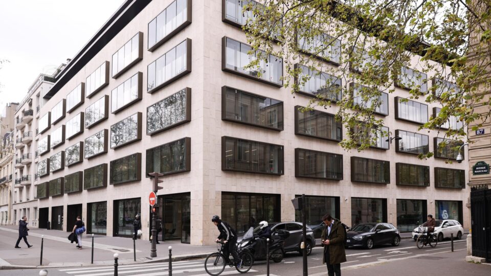 França reforça segurança em Paris após ataque frustrado a banco dos EUA