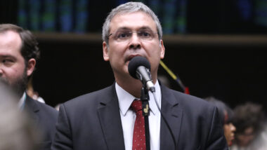 Petista alega que ex-deputado federal quer abrir caminho para "entrega da Amazônia"