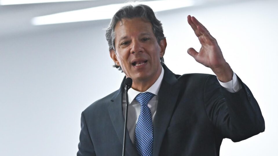 Haddad culpa governadores e oposição pela “taxa das blusinhas”