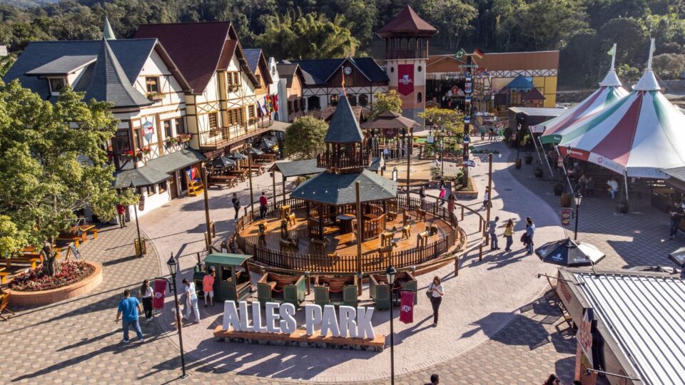 Parques temáticos movimentam negócios fora da sazonalidade do turismo em SC