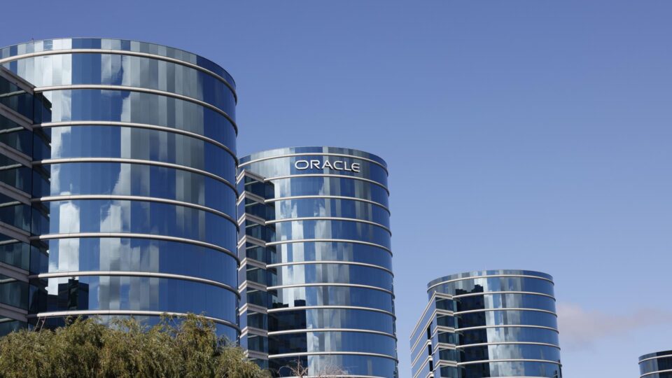 Ataques do Irã atingem segunda empresa dos EUA e provocam inundação em Israel