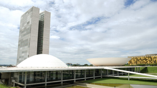 Congresso aprovou 569 propostas em 2025, mas evita reformas amplas