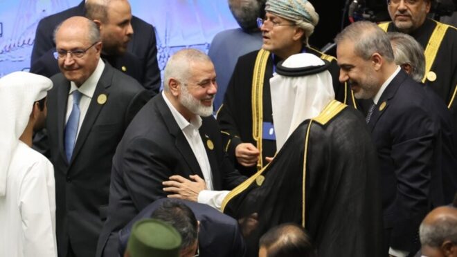 Alckmin diz que ele e Lula “salvaram a democracia” e quem “apoia ditadura” não deveria ser candidato