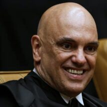 Arbítrios em série: 104 decisões abusivas de Alexandre de Moraes Alexandre de Moraes acumulou decisões que juristas, imprensa, políticos e até alguns colegas de tribunal consideram sem precedentes na história do Supremo Tribunal