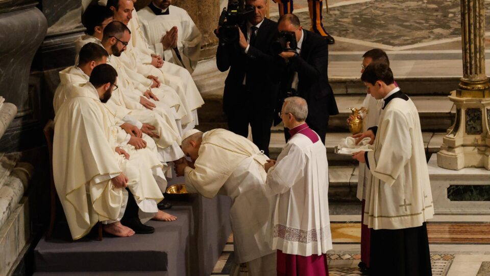 Missa do Lava-Pés volta à catedral de Roma com Papa Leão XIV após 13 anos
