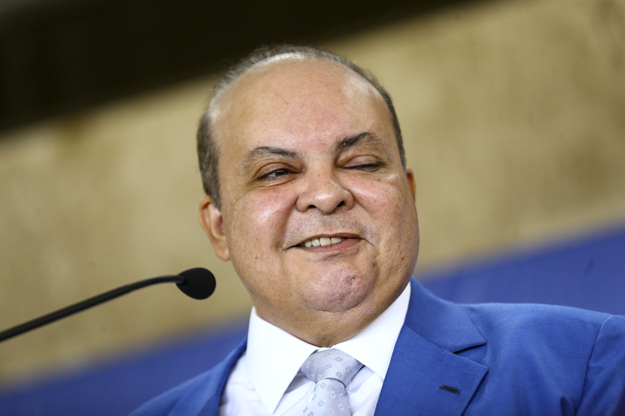 Mendonça desobriga Ibaneis Rocha, ex-governador do Distrito Federal, de comparecer à CPI do Crime Organizado.