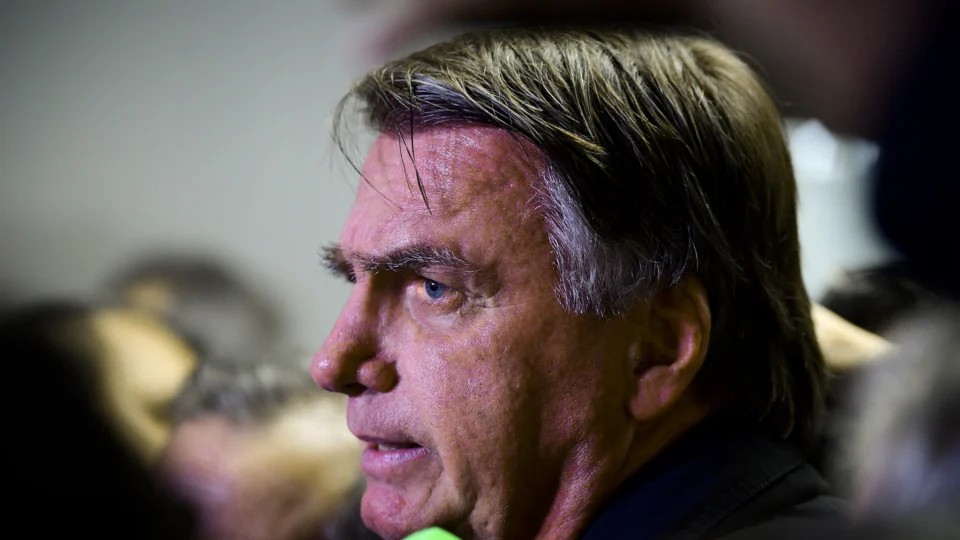 Médicos informam ao STF que Bolsonaro precisa de cirurgia no ombro