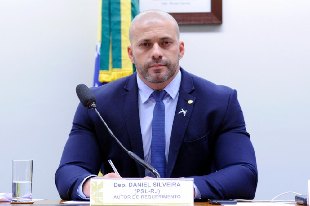 Moraes votou contra recurso de Silveira e afirmou que a execução penal “não pode se curvar às conveniências particulares do sentenciado”.
