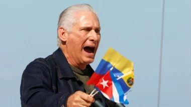 Miguel Díaz-Canel: ditador posa de humanitário enquanto mantém mais de mil presos políticos atrás das grades