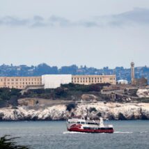 Alcatraz virou ponto turístico, mas Trump quer devolver à ilha sua função original: abrigar os criminosos mais perigosos dos EUA Imagem referente a matéria