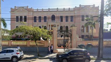 Força-tarefa deve avaliar os estragos causados pelo incêndio no Instituto de Educação Doutor Caetano Munhoz Rocha, em Paranaguá. Imagem referente a matéria