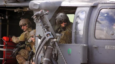 Equipe dos Pararescue Jumpers em ação: tropa que entrou no Irã é especialista em localizar e retirar militares abatidos em território hostil