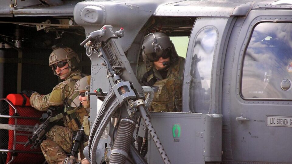 Como os EUA entraram no Irã e resgataram um coronel sob fogo inimigo