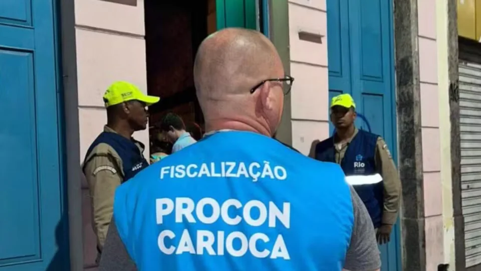 Fiscalização do Procon na Lapa, no centro do Rio: o bar Partisan foi multado em R$ 9.520 por discriminação baseada em nacionalidade
