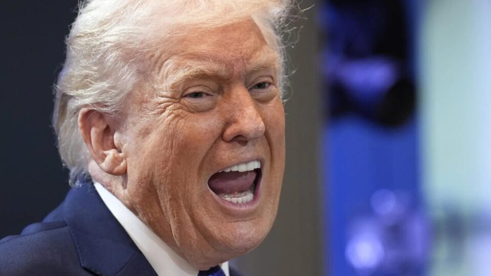 “Bastardos loucos”: Trump xinga líderes iranianos e marca data para novo ataque