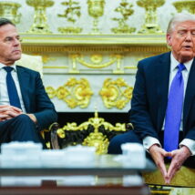 O presidente dos EUA, Donald Trump, ao lado do secretário-geral da OTAN, Mark Rutte. Imagem referente a matéria