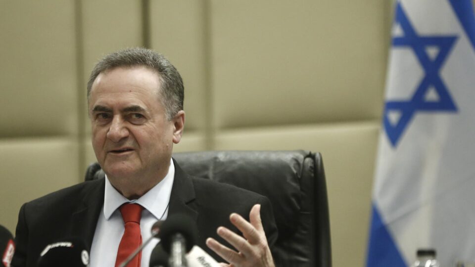 Ataque de Israel desativa usina que responde por 50% da produção petroquímica do Irã