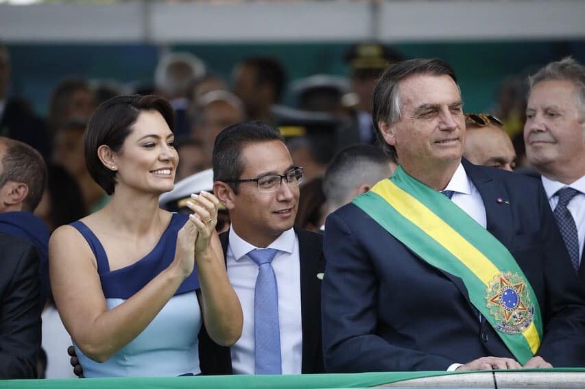 Moraes barra irmão de Michelle como cuidador de Bolsonaro e questiona formação