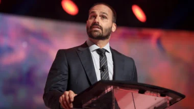 Pedido se baseia em entrevista em que Eduardo fala em sanções contra ministros do TSE.