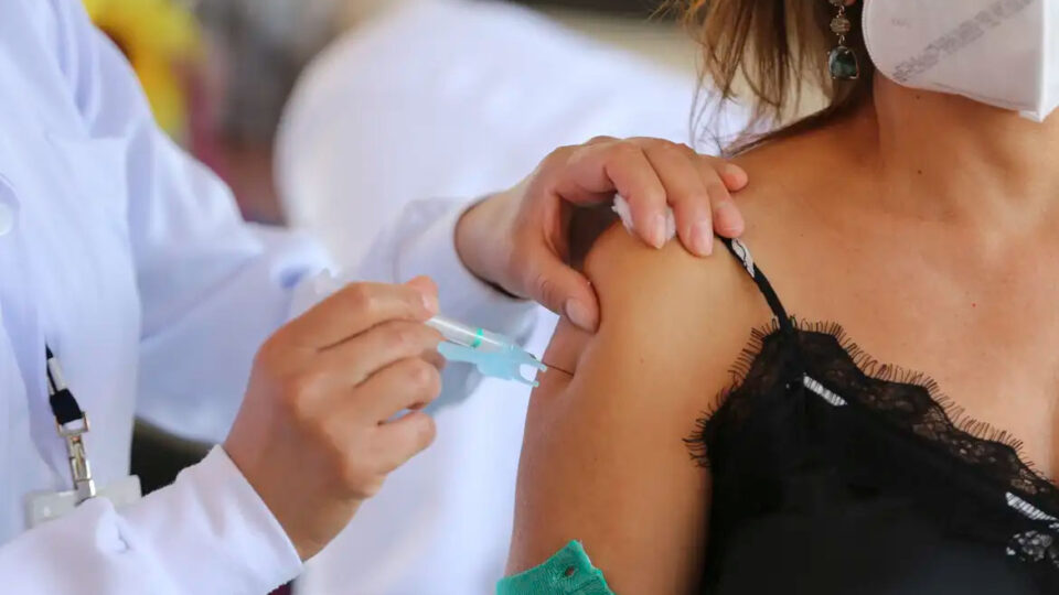 Cinco anos depois, qual é o saldo das vacinas contra a Covid-19?