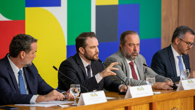 Governo zera imposto sobre combustível de aviação e amplia subsídio ao diesel e gás de cozinha