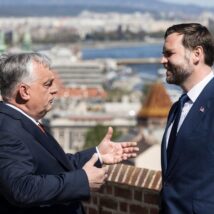 O primeiro-ministro húngaro, Viktor Orbán, em encontro em Budapeste nesta terça-feira (7) com o vice-presidente americano, J. D. Vance Imagem referente a matéria