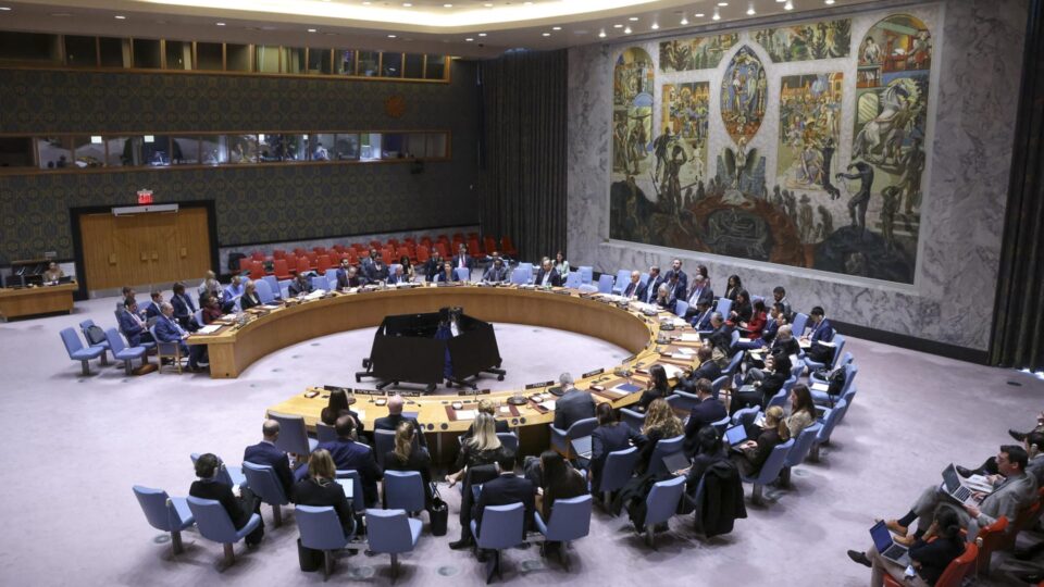 China e Rússia vetam resolução da ONU para coordenar escoltas navais no Estreito de Ormuz