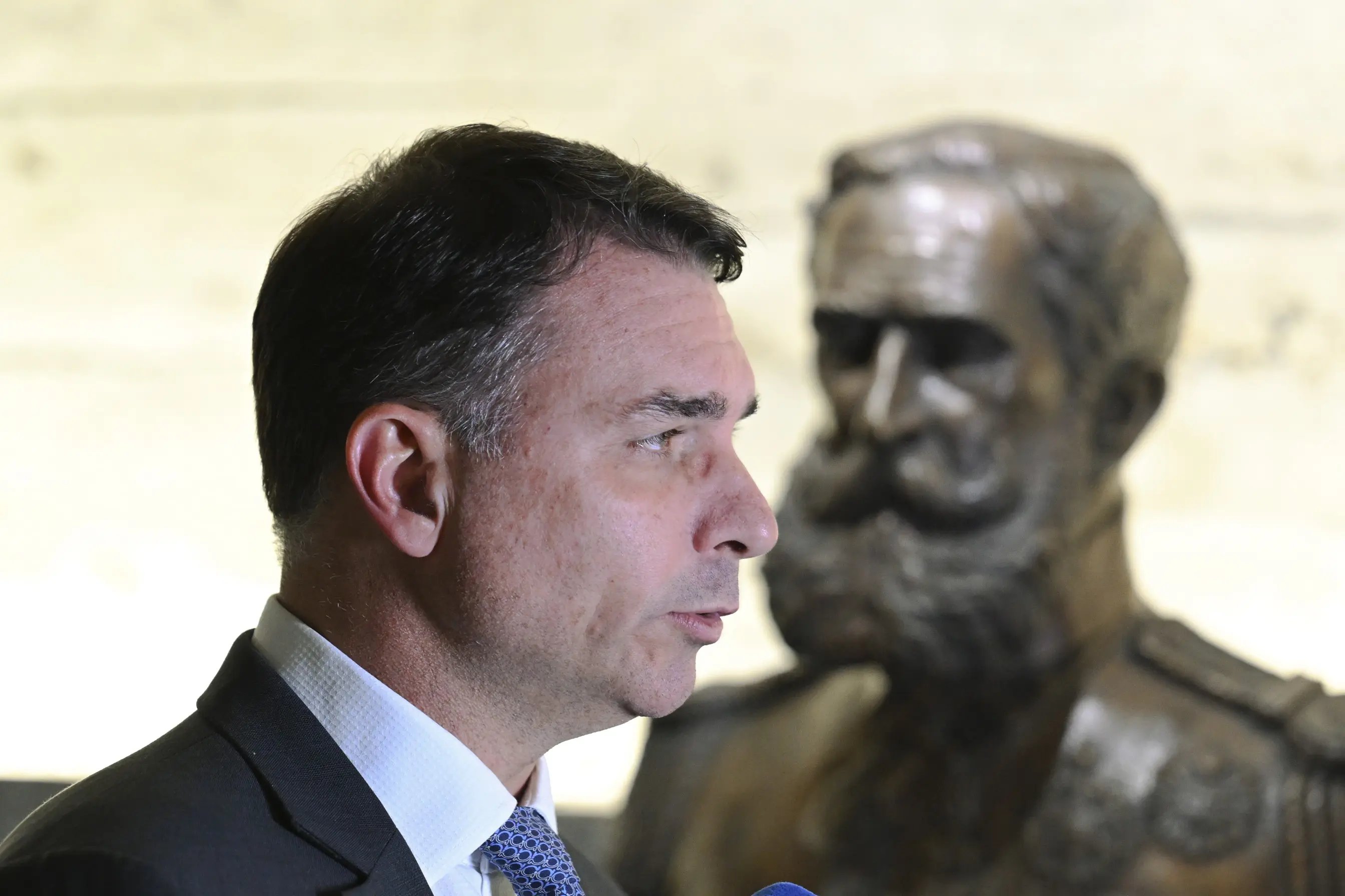 Flávio moveu outras oito ações no TJDFT.