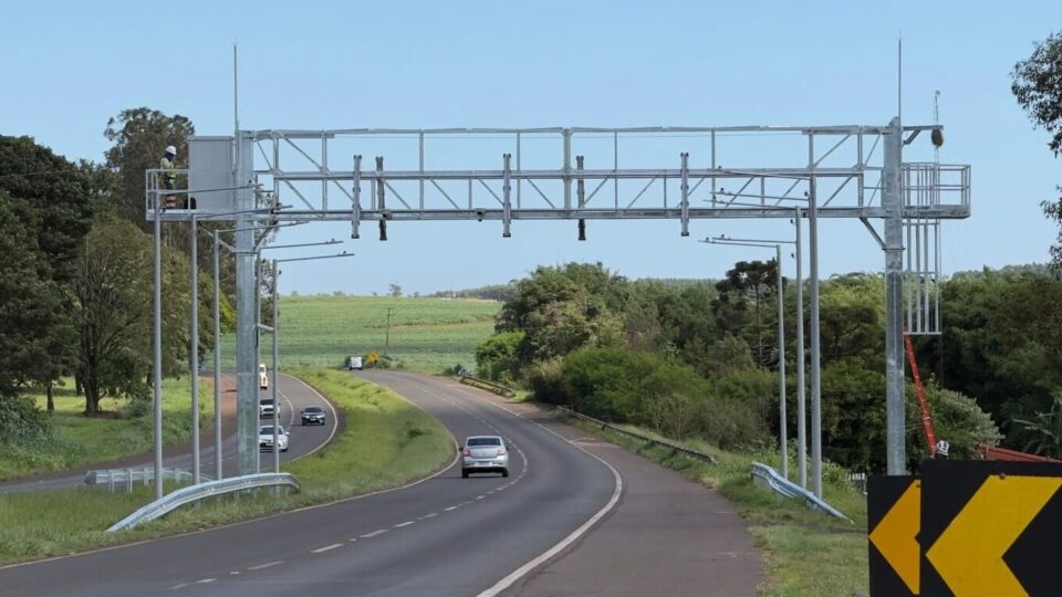 Por que o pedágio free flow enfrenta resistência política no Paraná?