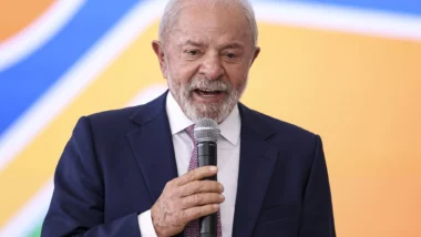 De olho na eleição, Lula avalia liberar FGTS para reduzir dívidas dos brasileiros