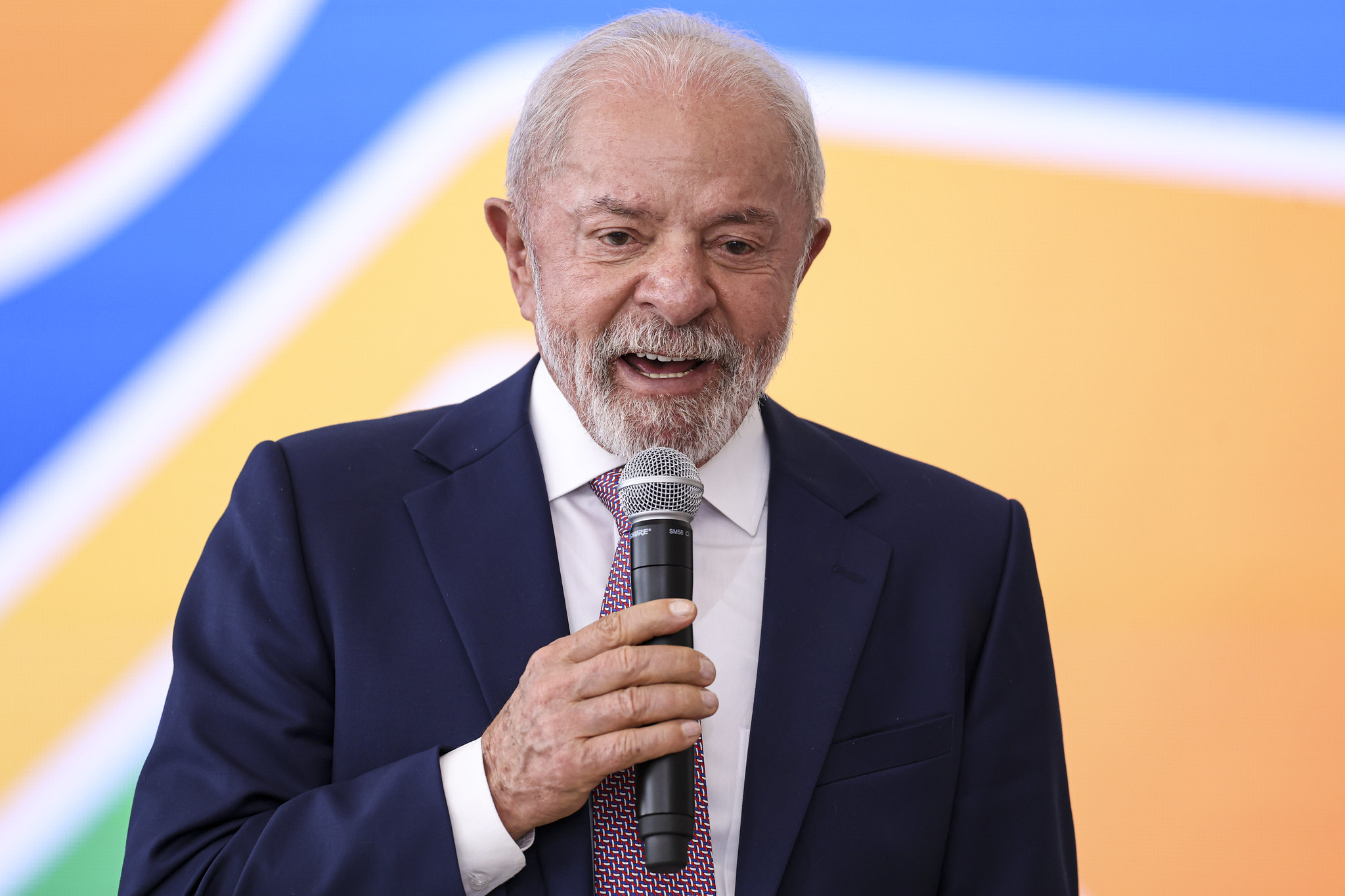 Redução do endividamento foi promessa de Lula em 2022. Segundo a CNC, o percentual de famílias brasileiras endividadas atingiu 80,4% em março.