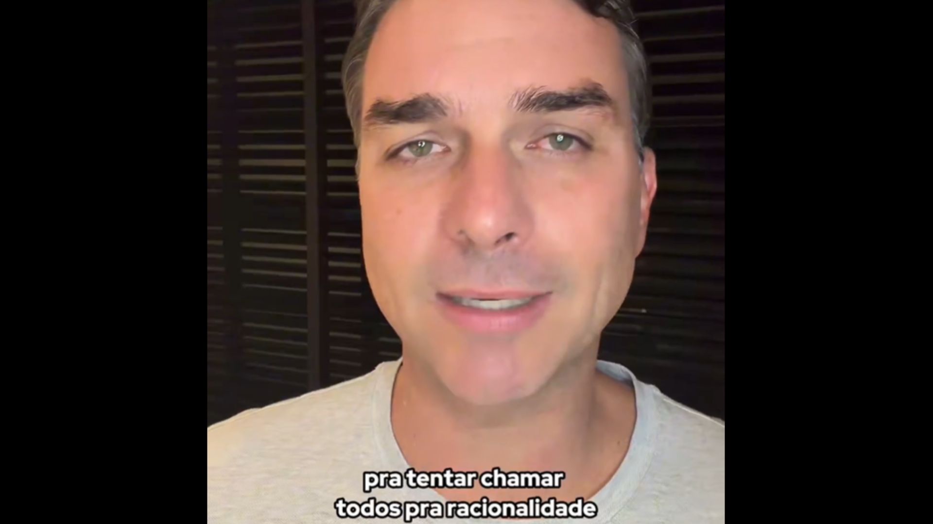 Flávio Bolsonaro: “Pra tentar chamar todos pra racionalidade”.