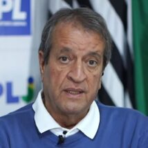 Presidente do PL afirma que derrota de Flávio Bolsonaro pode prolongar prisão do ex-presidente. Imagem referente a matéria