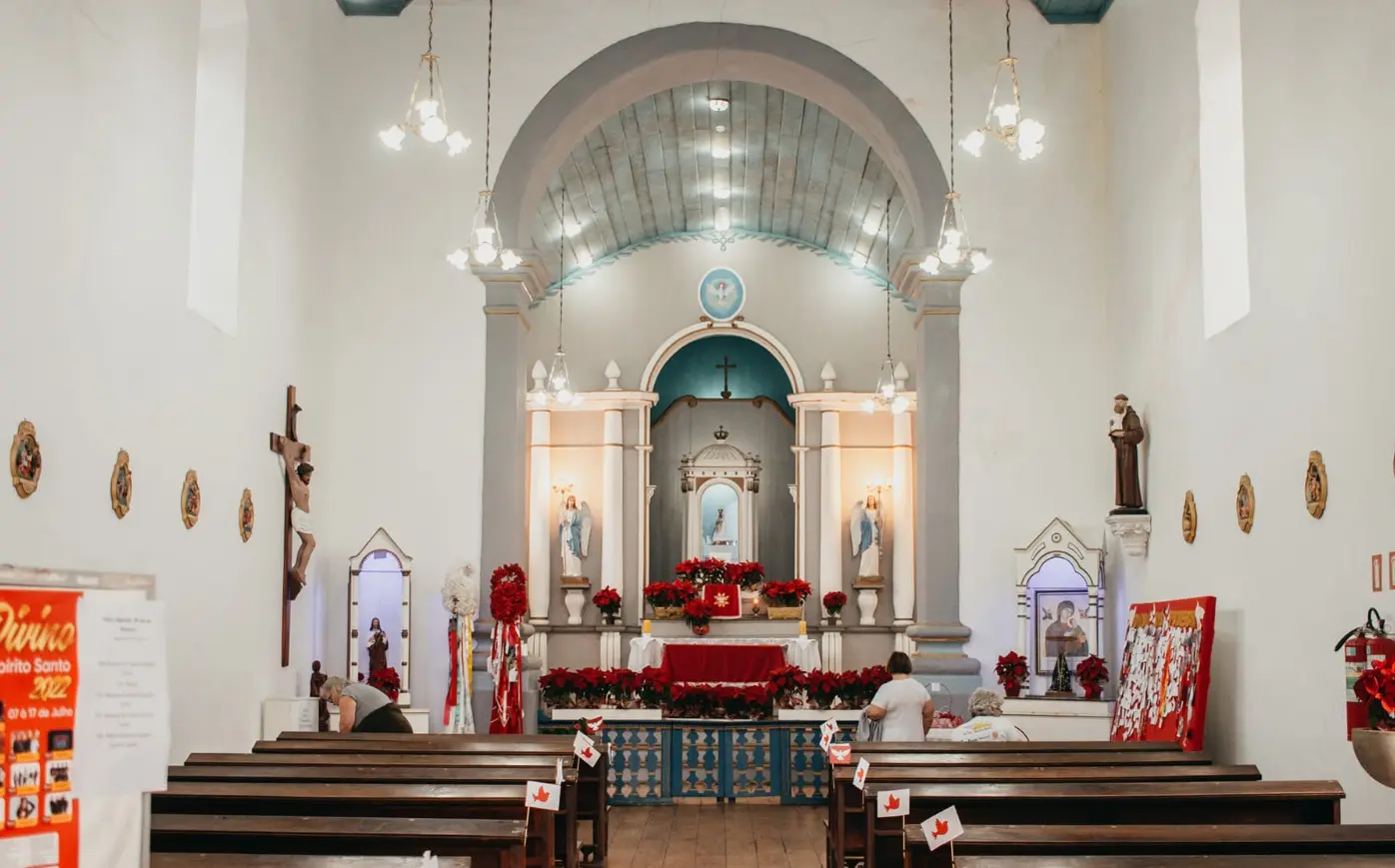 Imagem de Nossa Senhora do Bom Sucesso, em madeira policromada, é um dos principais elementos sacros do templo histórico.