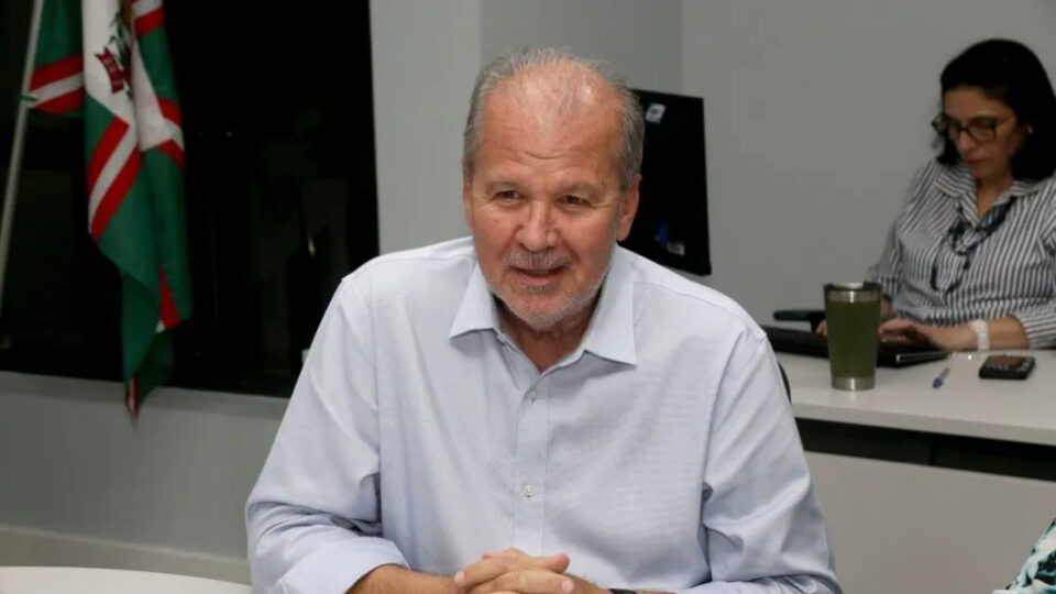 Secretário chama greve de “situação extrema” e quer negociar com professores