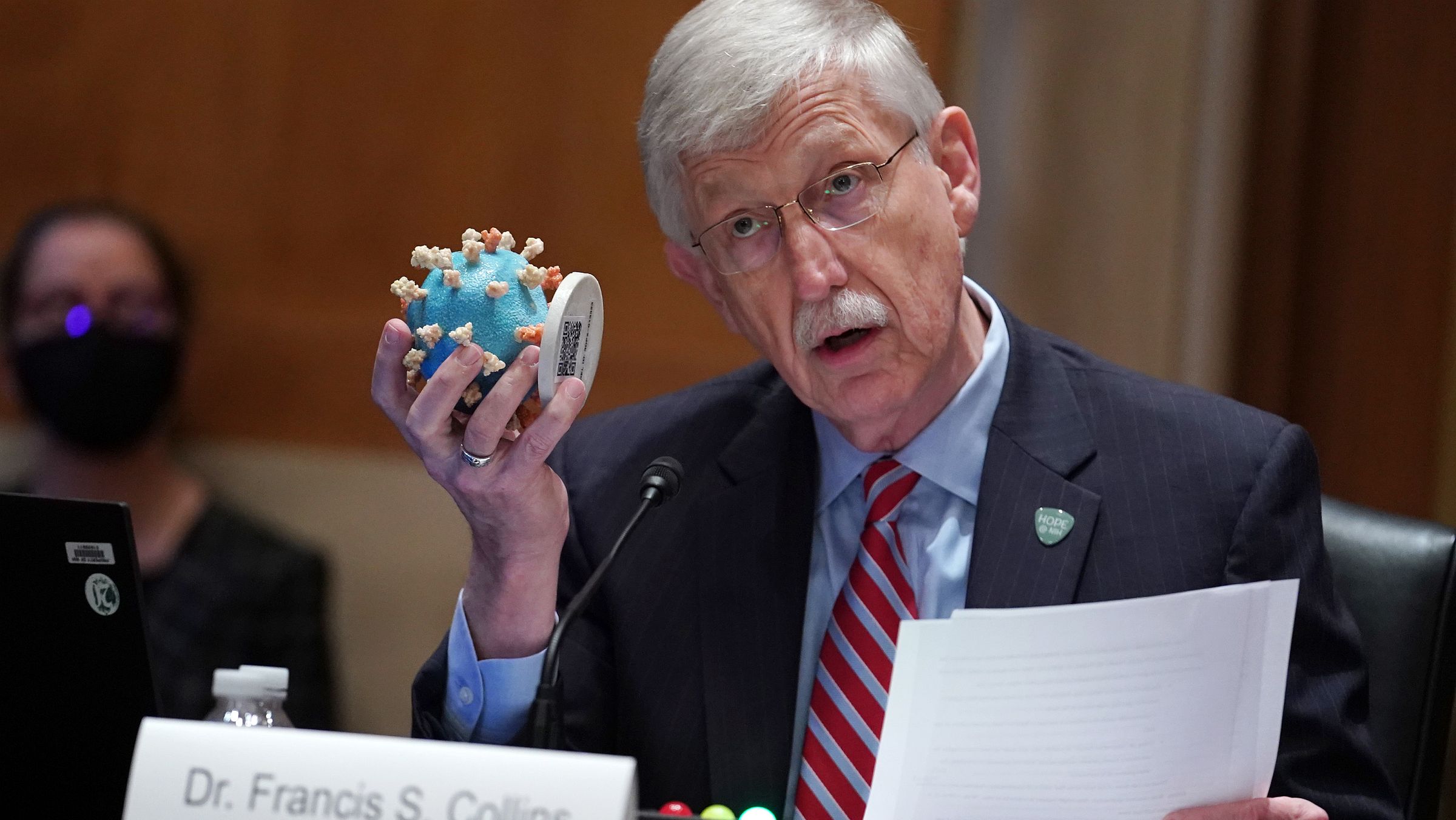 Francis Collins, então diretor do National Institutes of Health, durante depoimento no Senado norte-americano em maio de 2021.