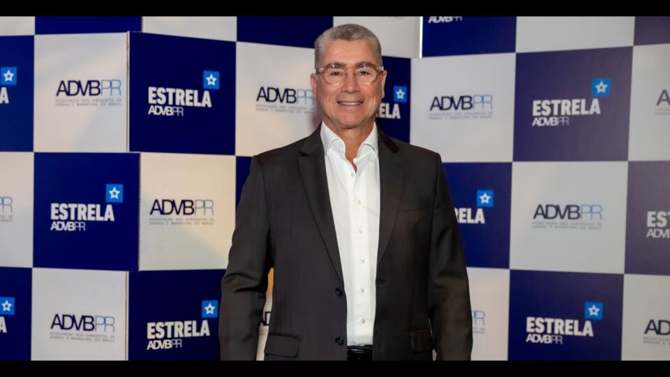 Roberto Herrera assume a presidência da ADVB/PR para o biênio 2026-2027