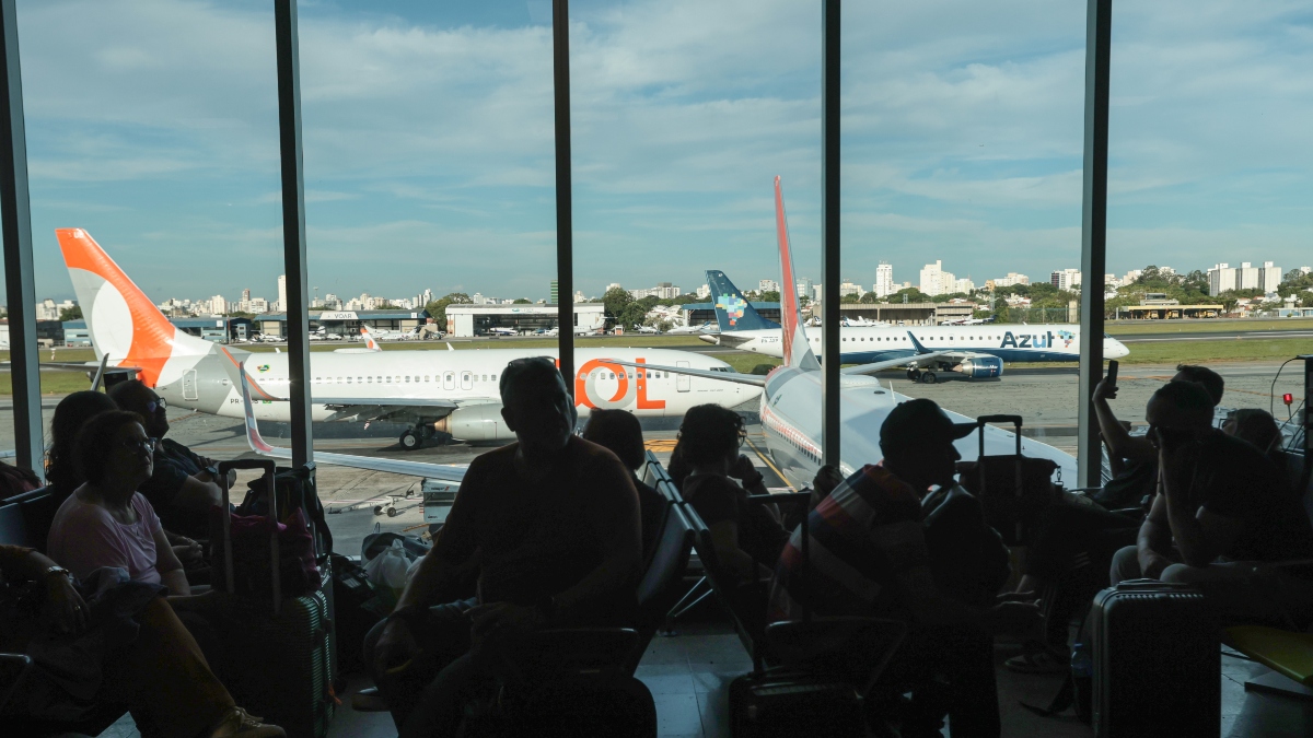Aeroportos de Congonhas e Guarulhos retomam voos após pane de uma hora