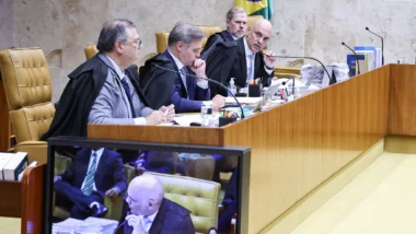 Sentimento negativo nas redes sociais é puxado por alto volume de críticas a Moraes e Toffoli, mas aplacada por elogios a André Mendonça.