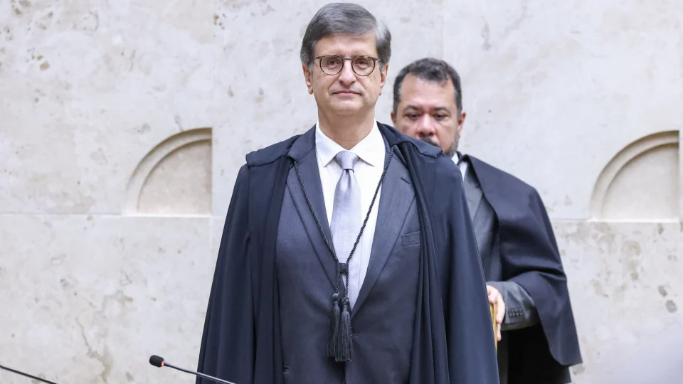 Procurador-geral da República evocou princípio que dá ao Ministério Público exclusividade para acionar o Judiciário em matéria criminal. Exceções pontuais ainda existem e incluem crimes contra a honra e dano simples.