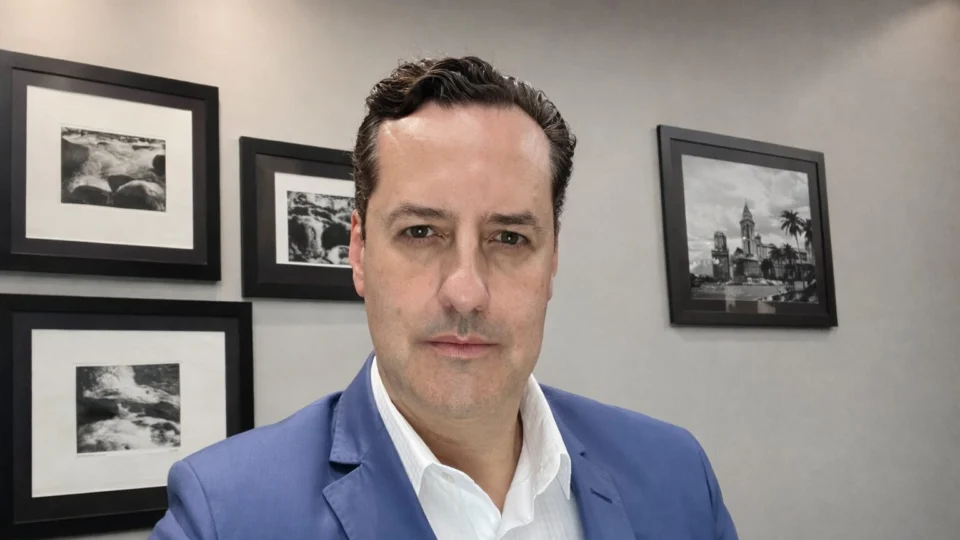 Advogado em ambiente corporativo: atuação estratégica no direito societário reforça a importância de acordos entre sócios para garantir segurança jurídica e crescimento sustentável dos negócios.