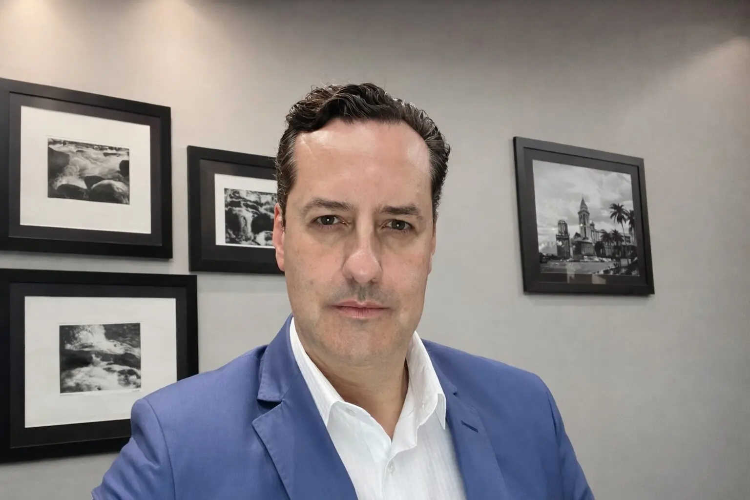 Advogado em ambiente corporativo: atuação estratégica no direito societário reforça a importância de acordos entre sócios para garantir segurança jurídica e crescimento sustentável dos negócios.