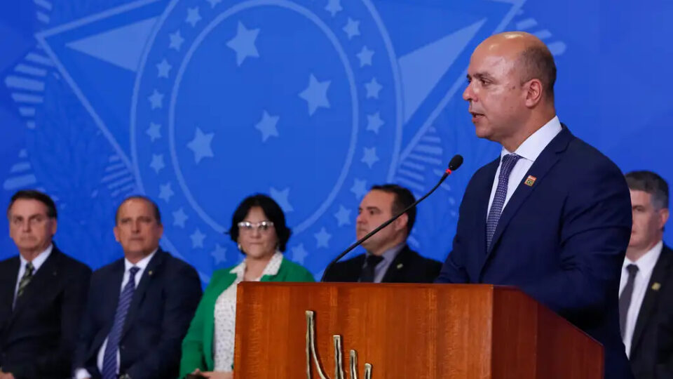 Plano liberal de Zema quer zerar “custo Brasil” e prevê privatização total do Estado