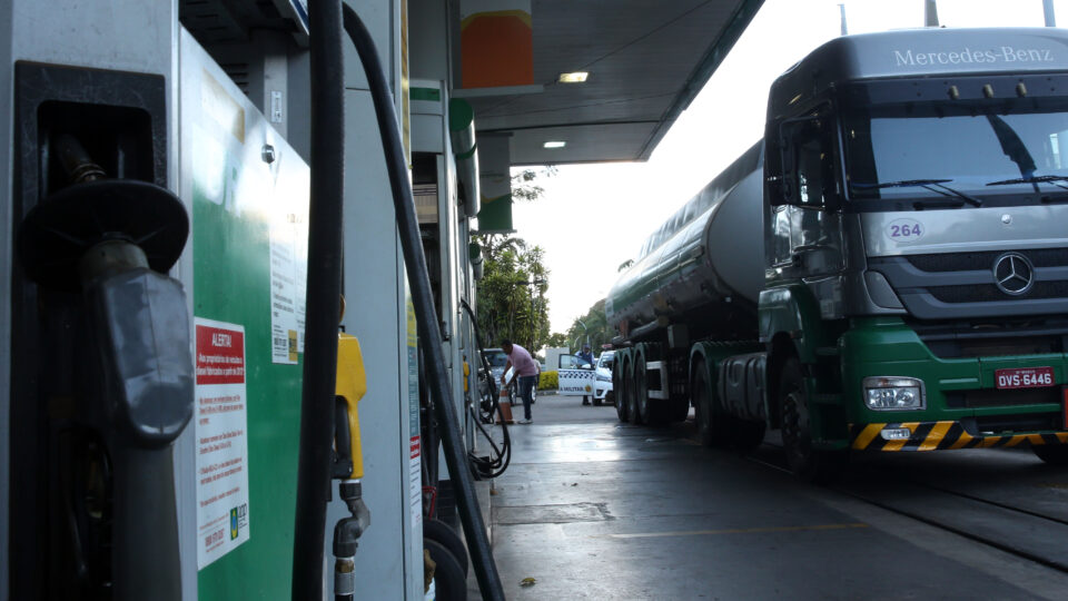 Inflação cresce acima do previsto em março, puxada por diesel e alimentação